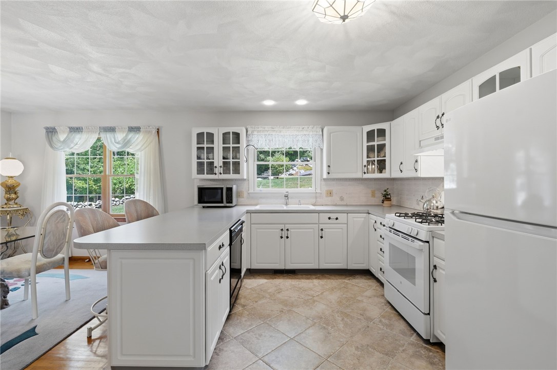 203 Tara Lane Woonsocket, RI 02895 - Photo 17 of 45