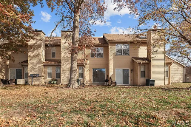 $129,900 | 3722 Candlewyck Club Drive, Unit D, Florissant, MO 63034