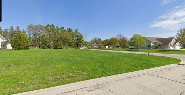 $99,900 | 332 Rosemary Drive, Unit 1, Pulaski, WI 54162