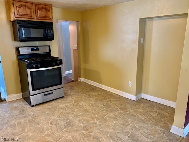 3396 Templeton Road Northwest Warren, OH 44481 - Photo 5 of 32 Gallery Image 5