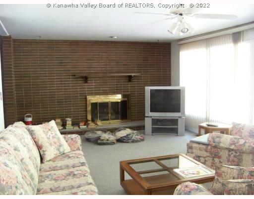 824 Chappell Road Charleston, WV 25304 - Photo 2 of 8 Living Room.