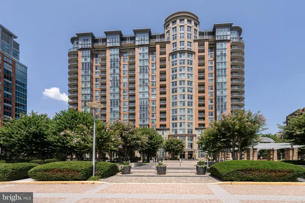 $2,875 | 8220 Crestwood Heights Drive, Unit 1411, McLean, VA 22102