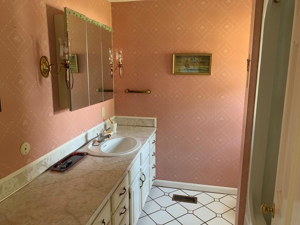 79 Dennison Hill Road Southbridge, MA 01550 - Photo 8 of 22 Gallery Image 8
