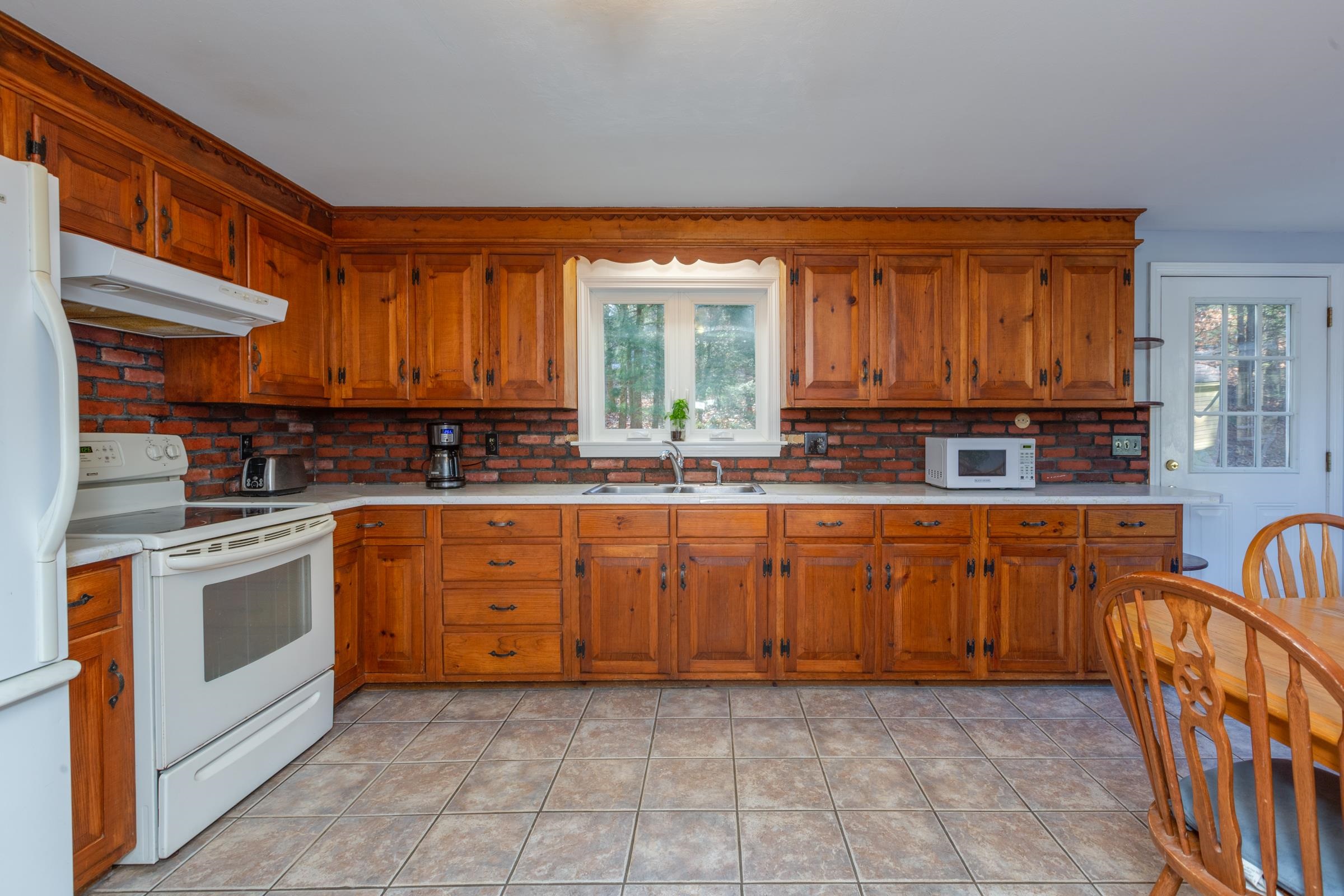 71 Raymond Road Deerfield, NH 03037 - Photo 15 of 40