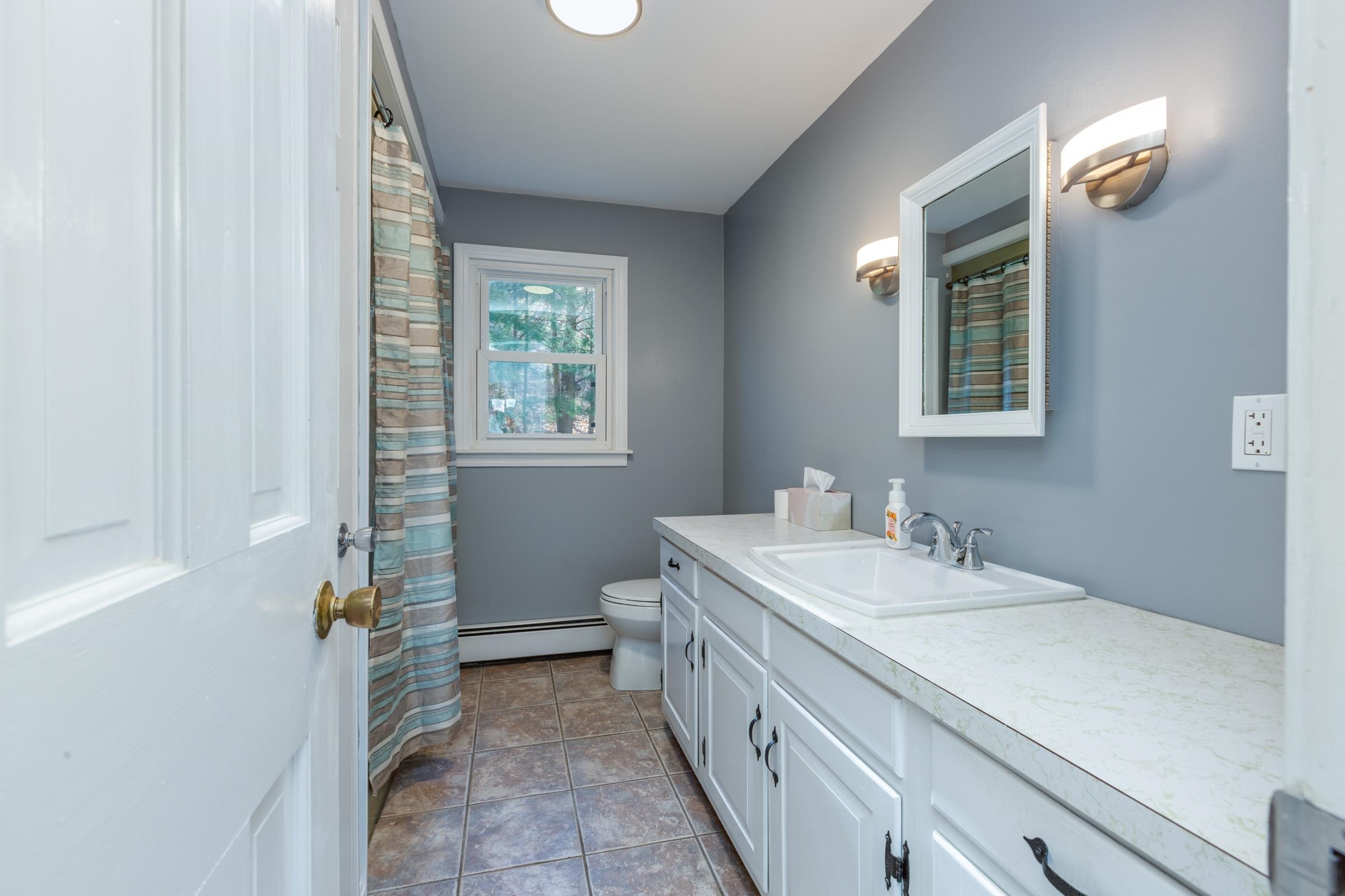 71 Raymond Road Deerfield, NH 03037 - Photo 17 of 40