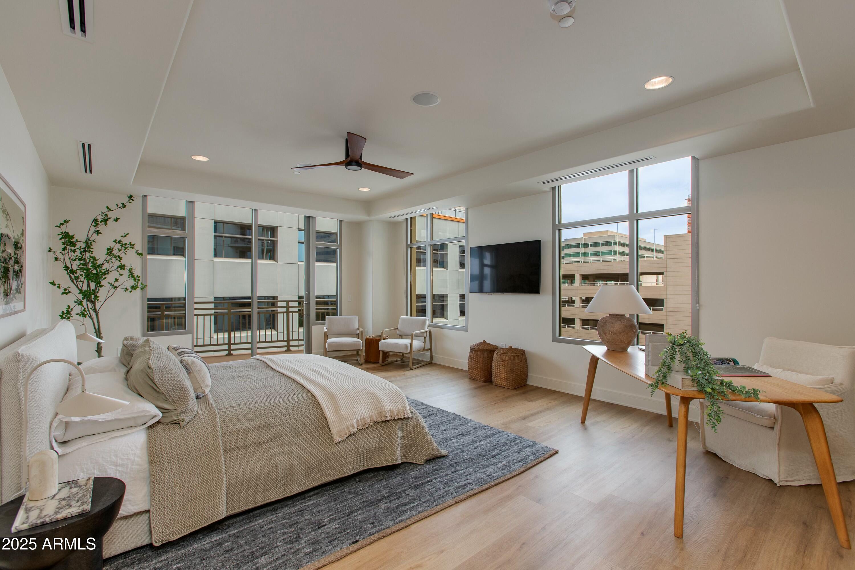 2211 East Camelback Road, Unit 402 Phoenix, AZ 85016 - Photo 9 of 27 Owner Suite