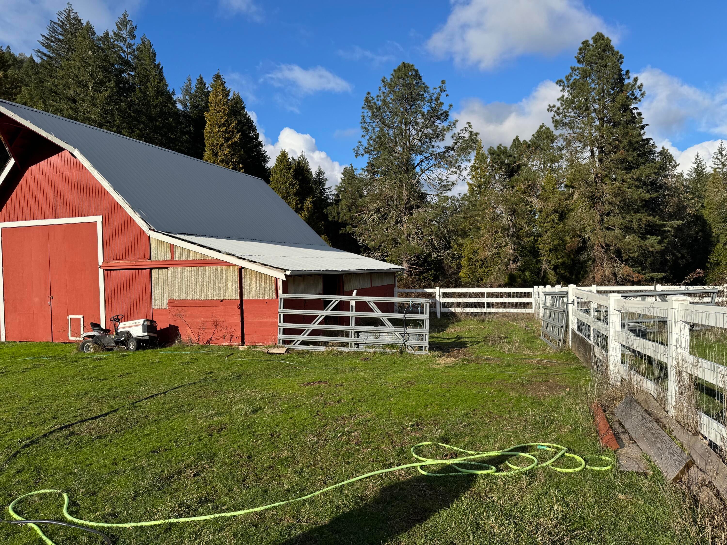 2332 Quines Creek Road Azalea, OR 97410 - Photo 38 of 60 Barn & feed stall area