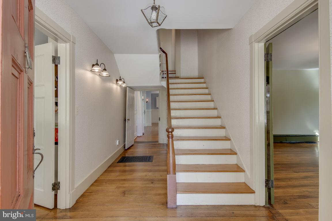 1201 Gold Mine Road Brookeville, MD 20833 - Photo 8 of 61 Entryway