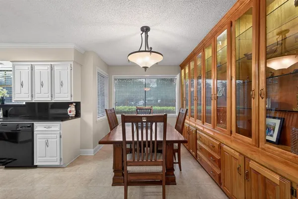 $425,000 | 1907 Wes Hardin Circle, Bonham, TX 75418