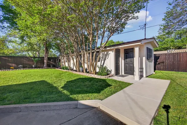 $425,000 | 1907 Wes Hardin Circle, Bonham, TX 75418