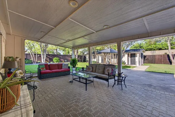 $425,000 | 1907 Wes Hardin Circle, Bonham, TX 75418