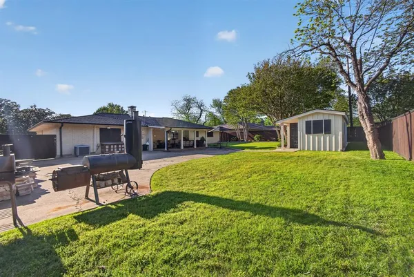 $425,000 | 1907 Wes Hardin Circle, Bonham, TX 75418