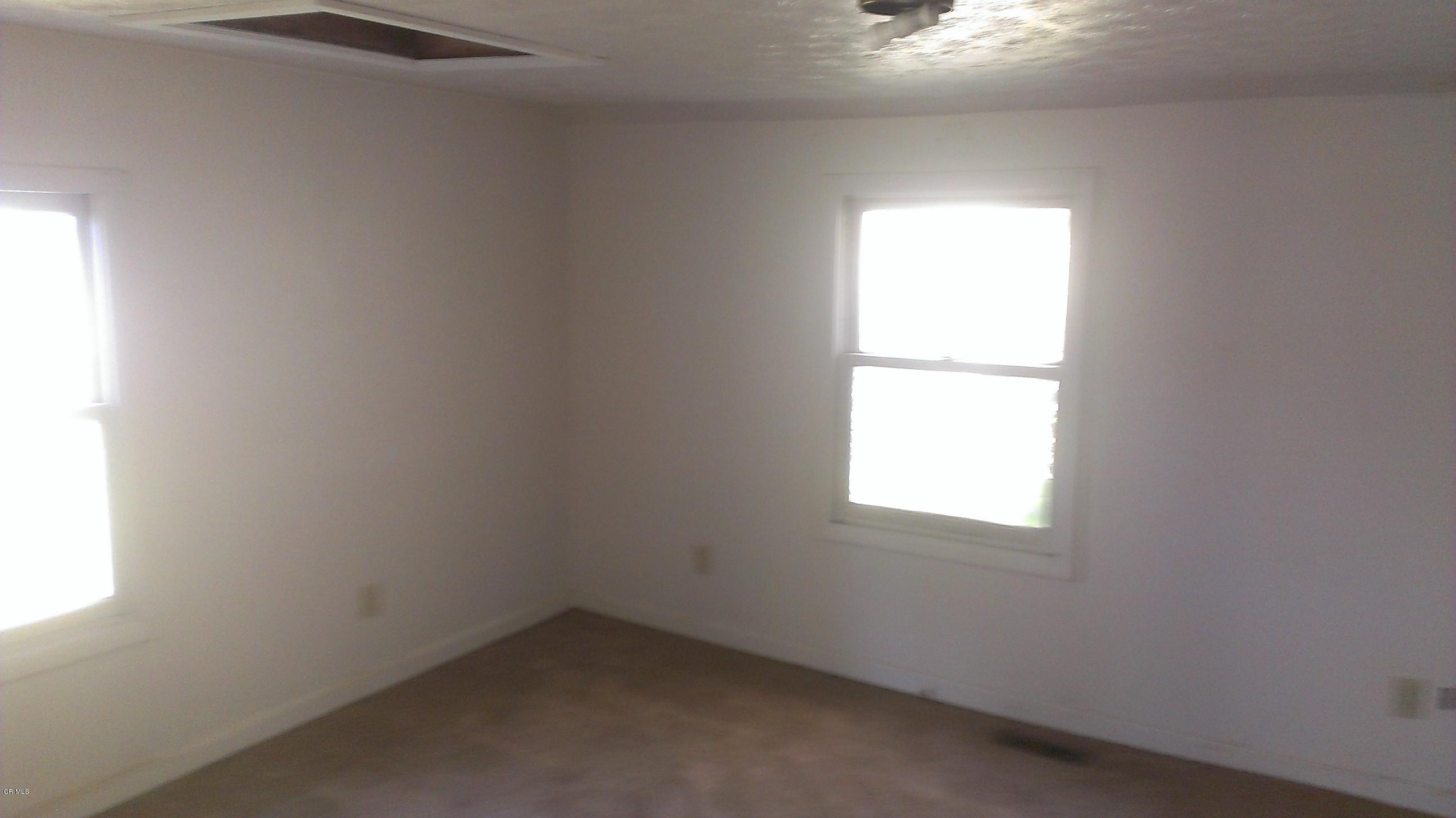 4784 Ridge Street Columbus, OH 43207 - Photo 3 of 8