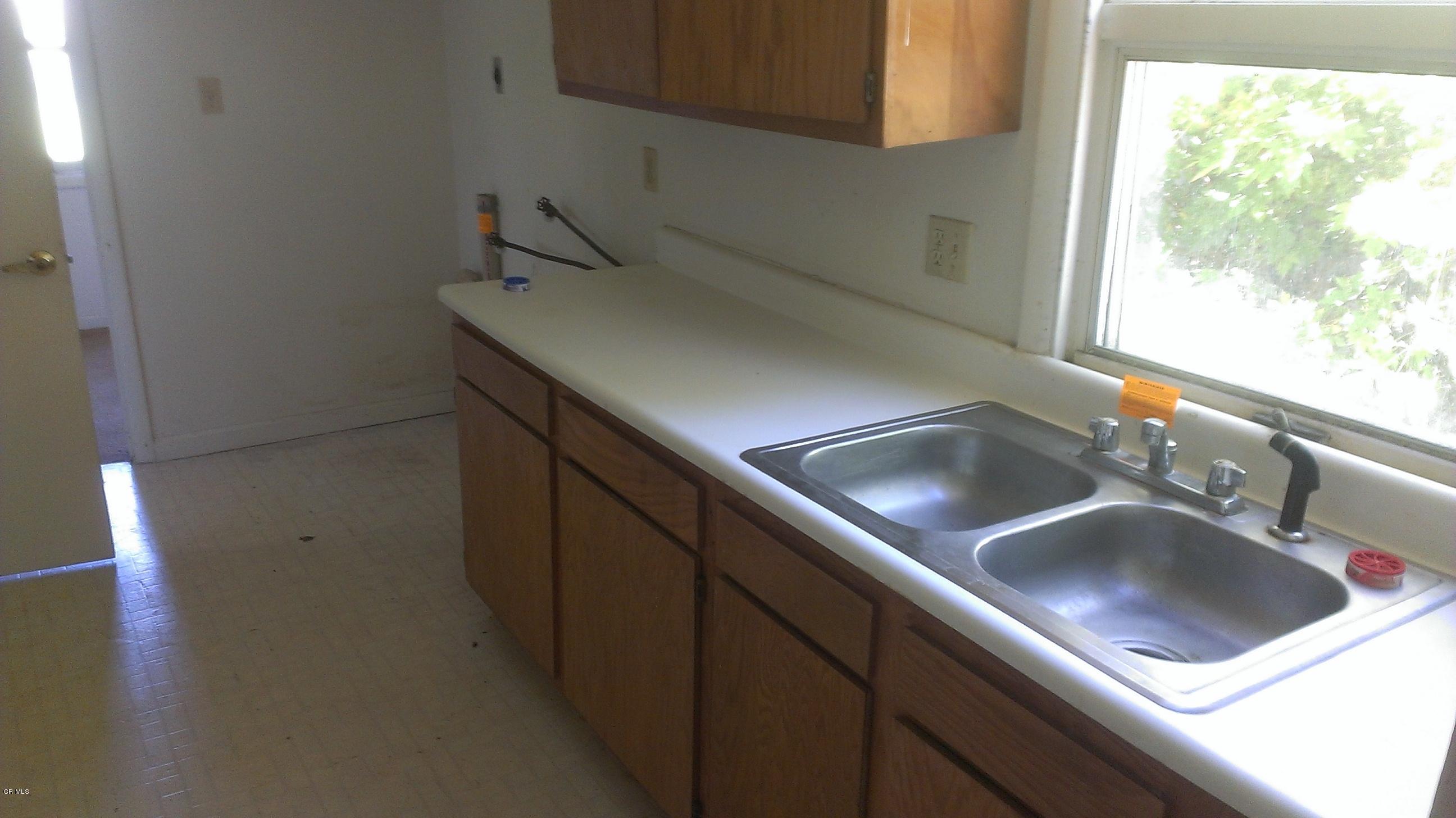 4784 Ridge Street Columbus, OH 43207 - Photo 4 of 8