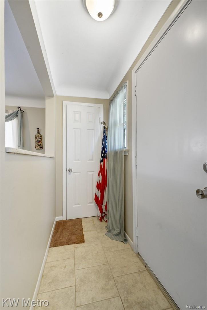 27283 Bunert Road Warren, MI 48088 - Photo 12 of 16 dsc01366-dsc01368.jpg