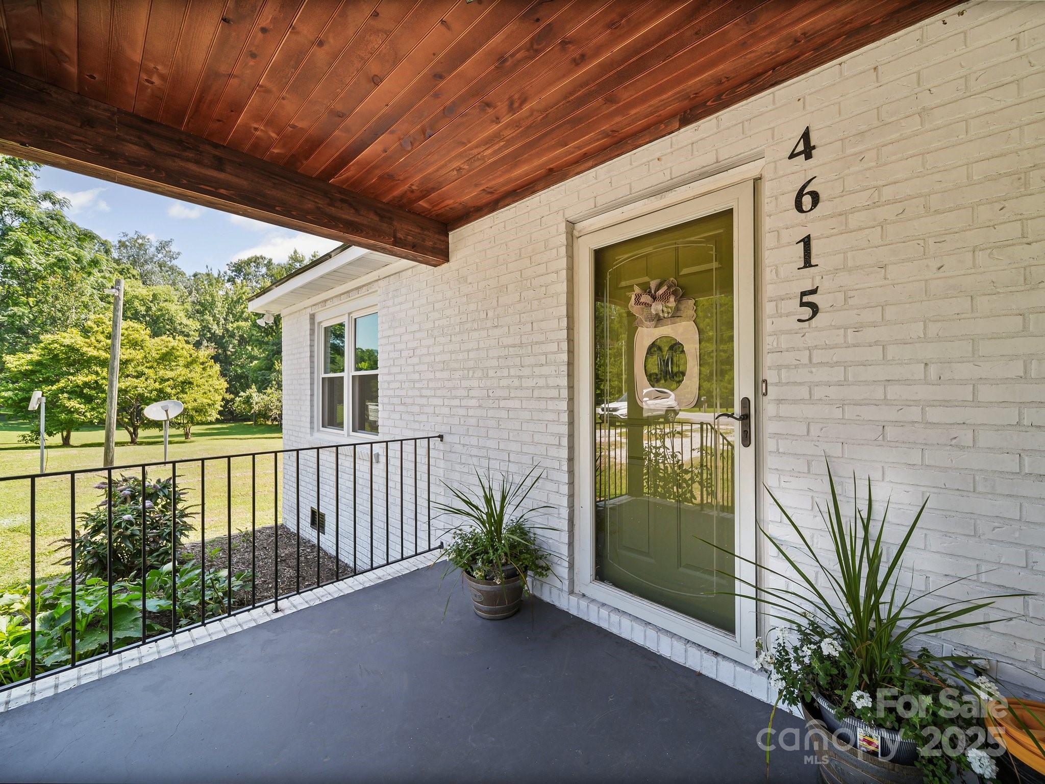 4615 Lockhart Road Sharon, SC 29742 - Photo 2 of 18 a porch with seating space