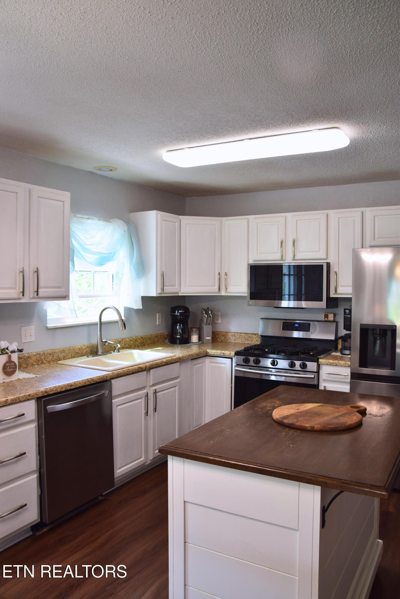 1756 Meadow Ridge Circle Sevierville, TN 37862 - Photo 5 of 21 Kitchen (1)