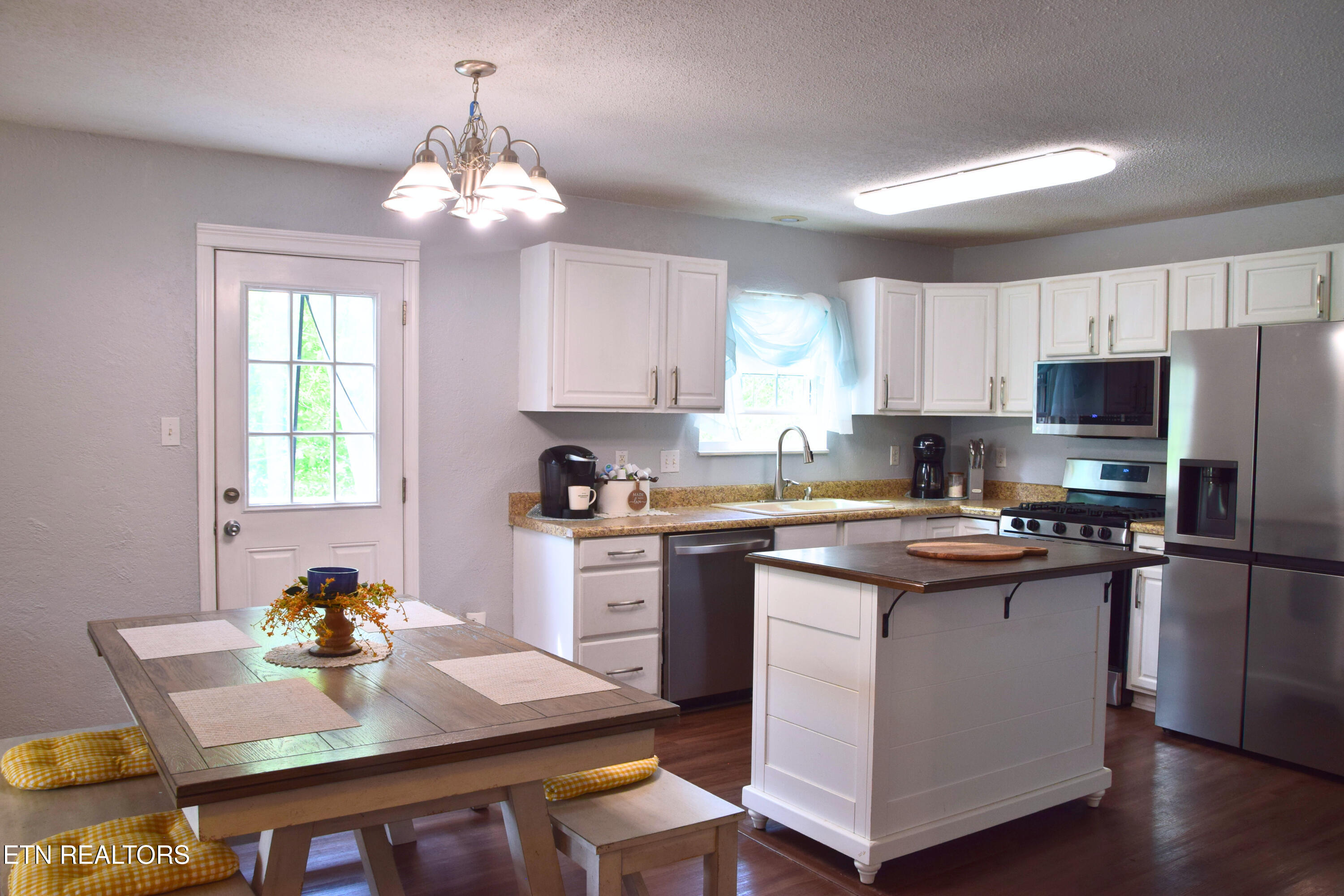 1756 Meadow Ridge Circle Sevierville, TN 37862 - Photo 6 of 21 Kitchen (2)