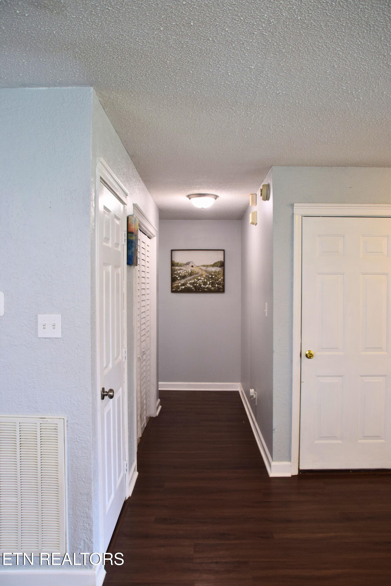 1756 Meadow Ridge Circle Sevierville, TN 37862 - Photo 10 of 21 Hallway