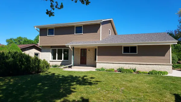 $394,900 | 8030 South Waring Drive, Oak Creek, WI 53154