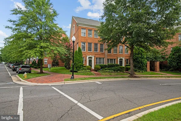$5,000 | 172 Cameron Station Boulevard, Alexandria, VA 22304