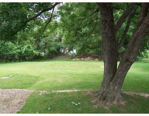 321 Olympic Road Baldwin, PA 15236 - Photo 6 of 8 Yard/Garden.