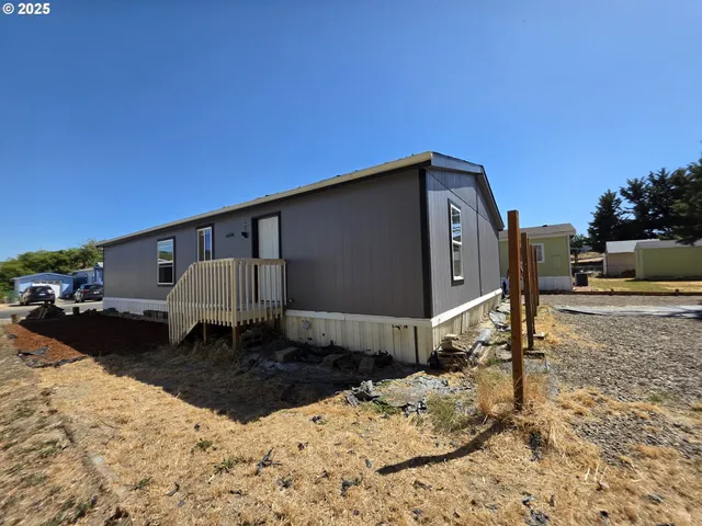 a view of a backyard of the house