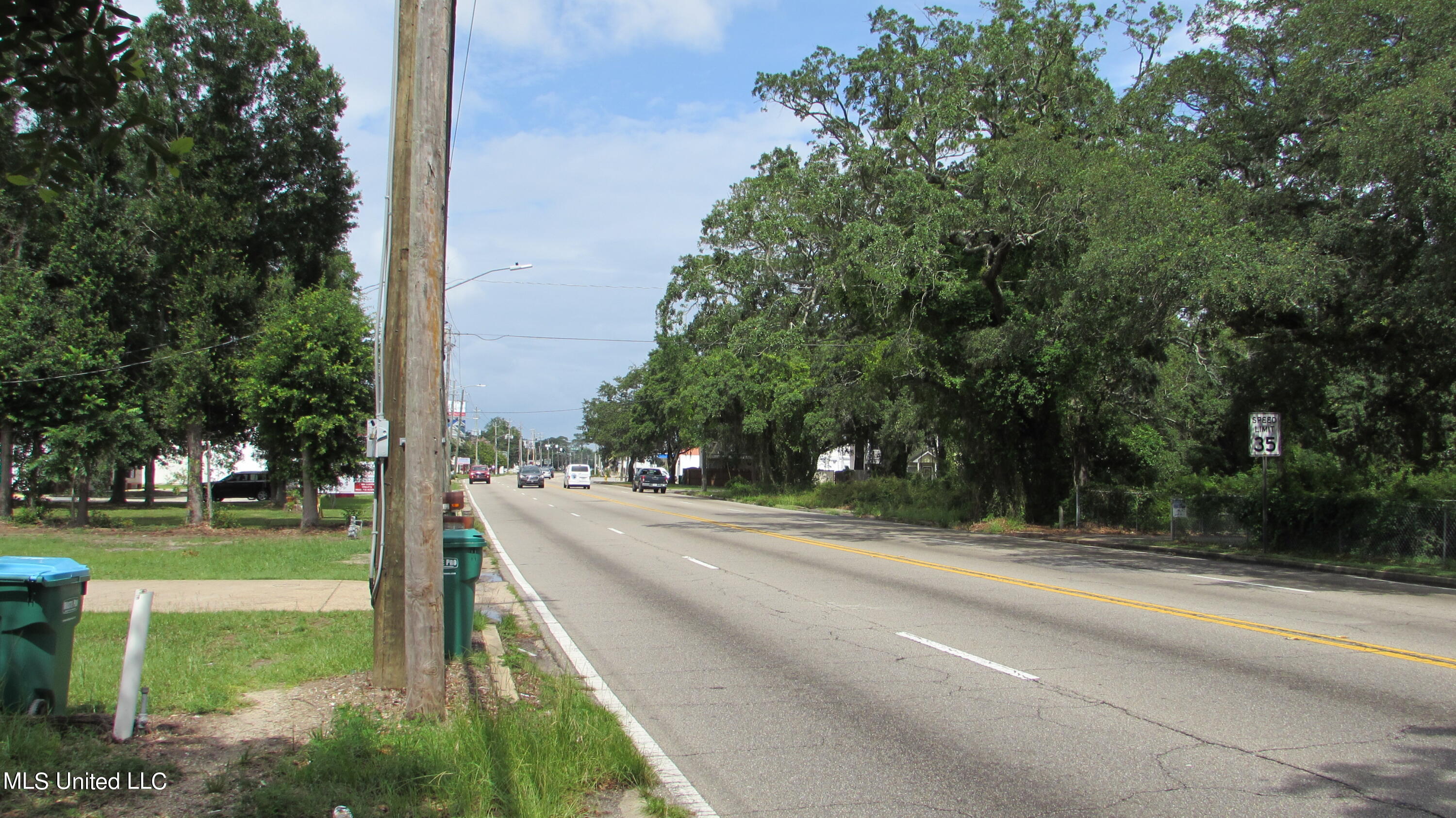 1808 East Pass Road Gulfport, MS 39507 - Photo 4 of 10 IMG_0189