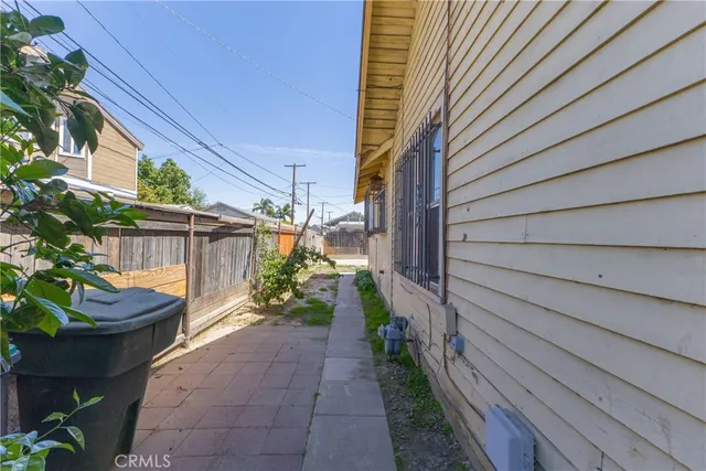 a view of a pathway of a house