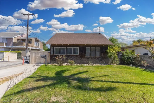 a view of a house with swimming pool and a yard