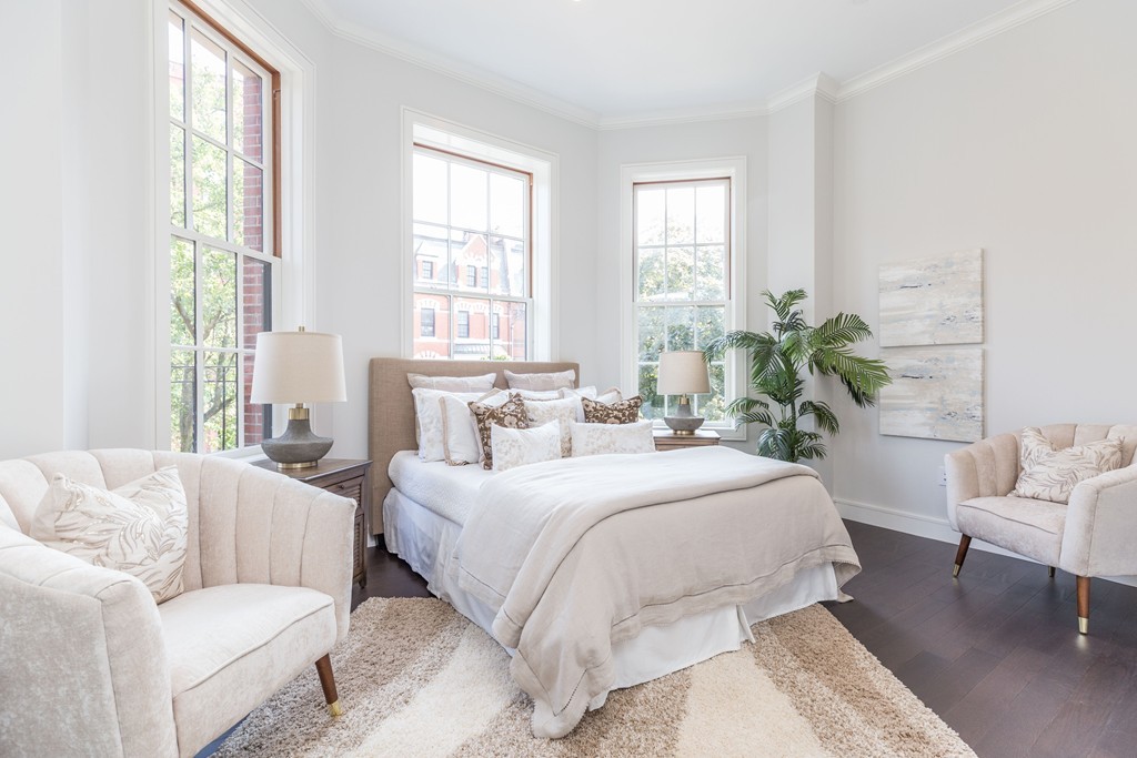 11 Exeter Street, Unit 3 Boston, MA 02116 - Photo 12 of 17 a spacious bedroom with a bed and a couch