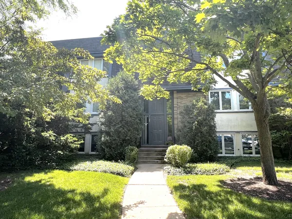 $2,750 | 2129 Ammer Ridge Court, Unit 301, Glenview, IL 60025