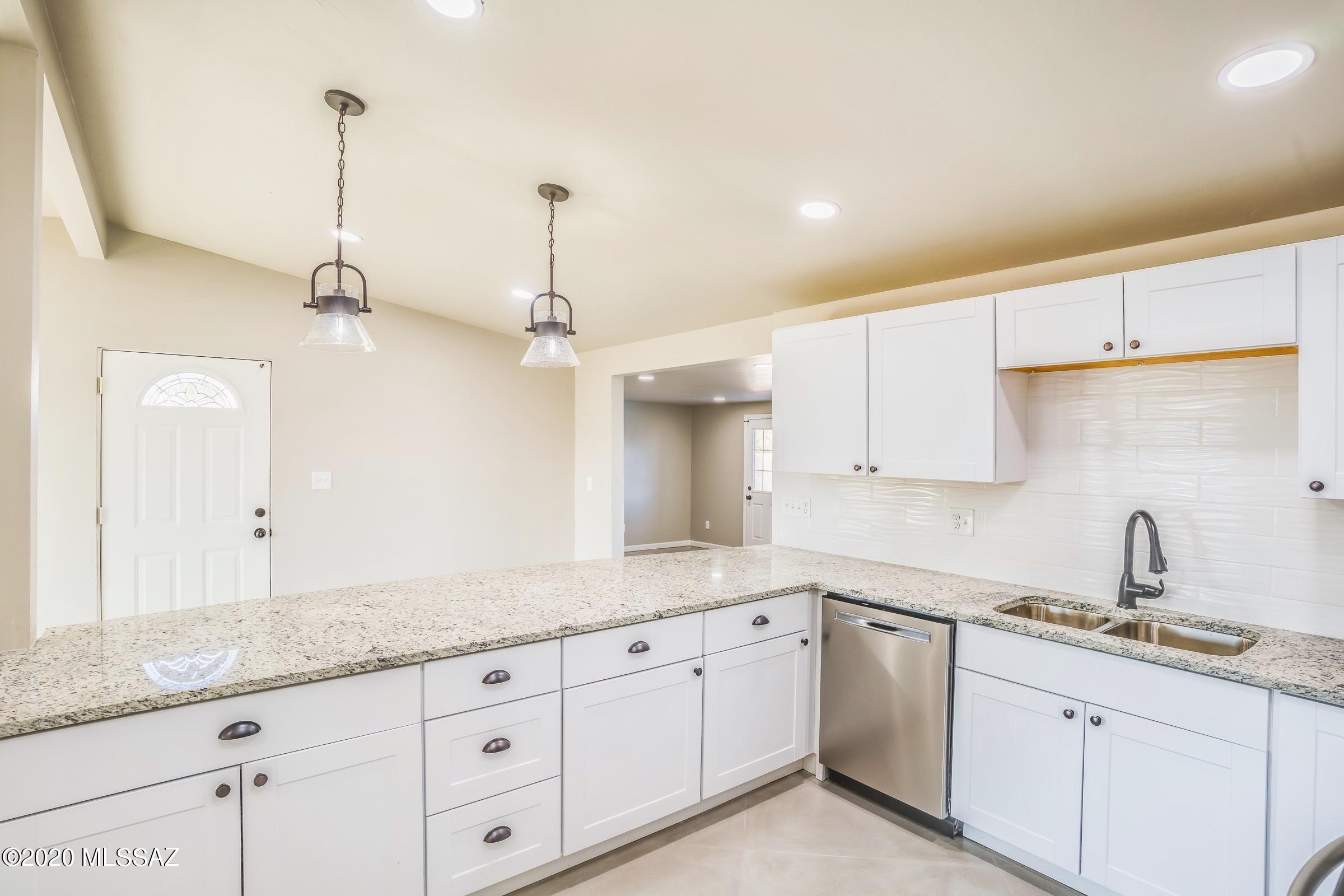 3011 South Lands End Road Tucson, AZ 85713 - Photo 9 of 49