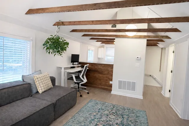 $1,300 | 816 Fargo Boulevard, Unit 2, Geneva, IL 60134