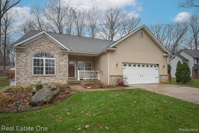 $365,000 | 888 Edgewood Drive, Highland, MI 48356