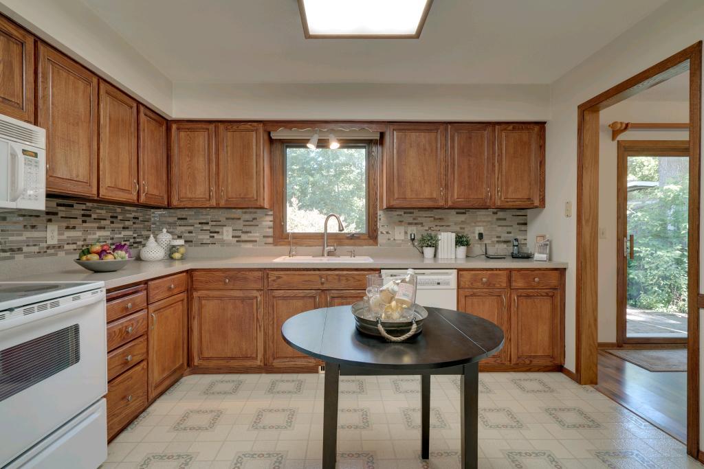 4806 Hamilton Road Minnetonka, MN 55345 - Photo 9 of 21