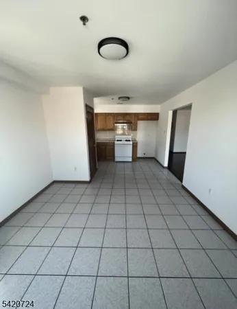 $2,300 | 28 New York Avenue, Unit 3, Newark, NJ 07105