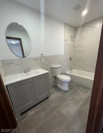 $2,300 | 28 New York Avenue, Unit 3, Newark, NJ 07105