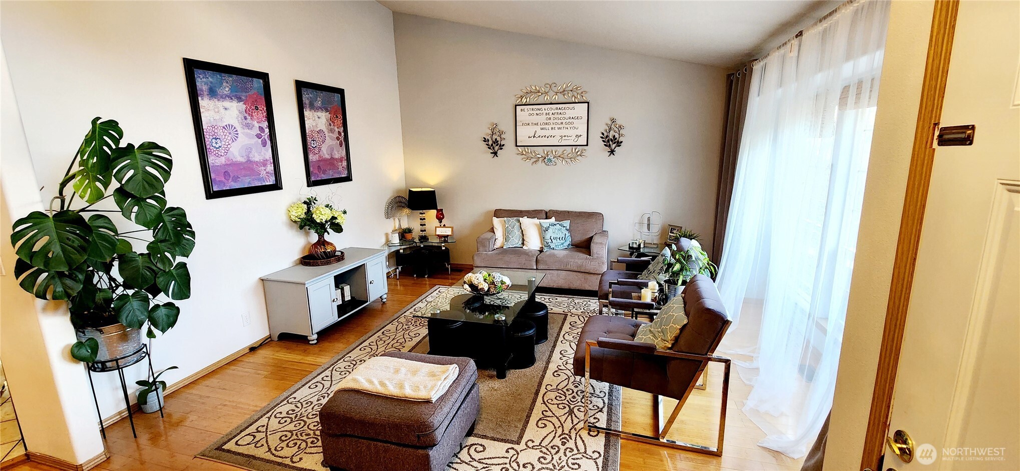 8902 West Mall Drive Everett, WA 98208 - Photo 5 of 23 a workspace room with furniture and a potted plant