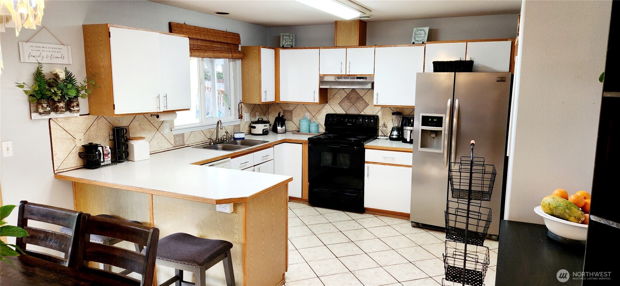 8902 West Mall Drive Everett, WA 98208 - Photo 7 of 23 a kitchen with a refrigerator a stove a sink and a table