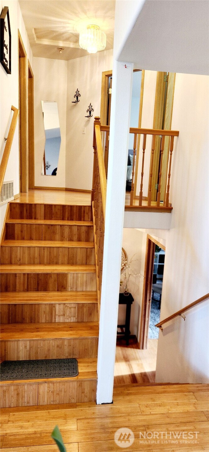 8902 West Mall Drive Everett, WA 98208 - Photo 8 of 23 a view of front door and living room