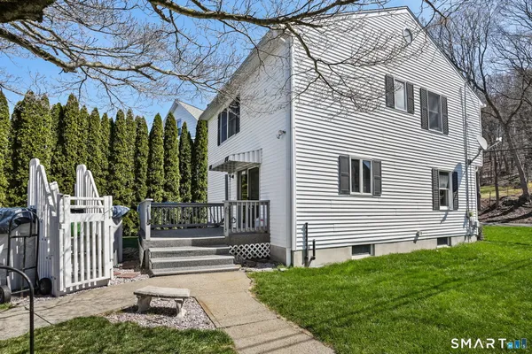 $399,900 | 834 South Main Street, Seymour, CT 06483