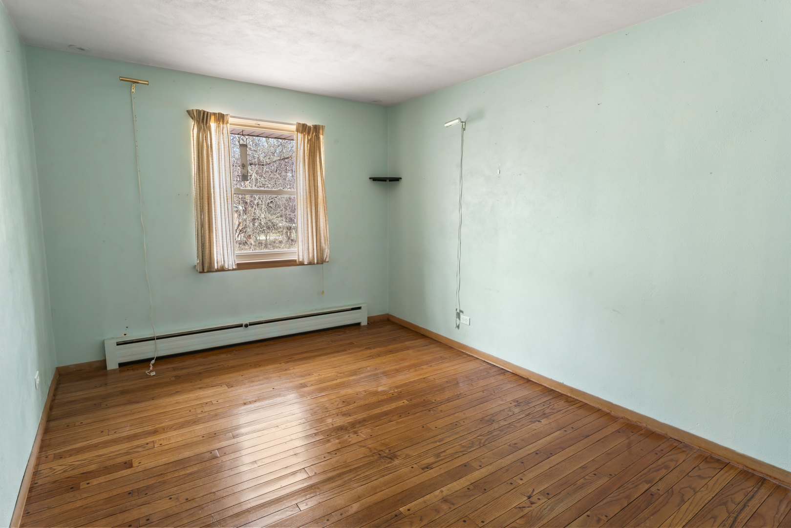 938 Hillcrest Road Elgin, IL 60123 - Photo 15 of 24 an empty room with wooden floor and a window