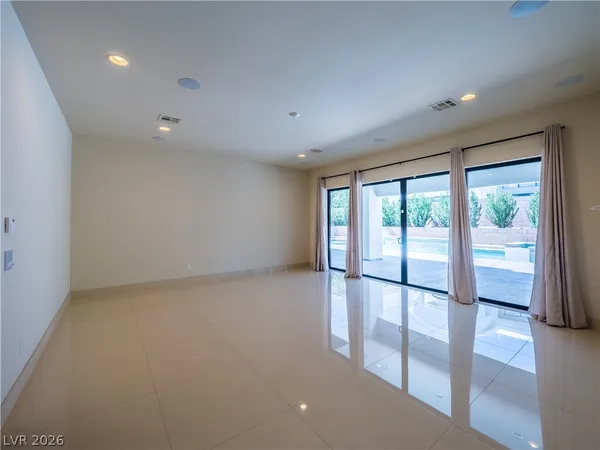 $8,000 | 7447 Yonie Court, Las Vegas, NV 89117