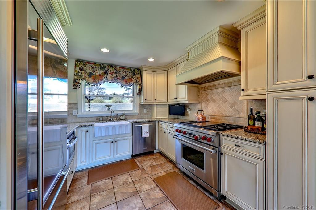 8420 Island Point Road Charlotte, NC 28278 - Photo 4 of 35 Gallery Image 4