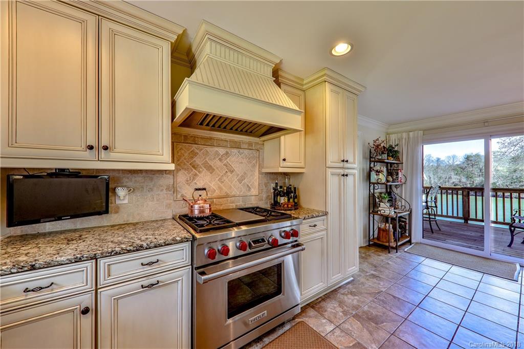 8420 Island Point Road Charlotte, NC 28278 - Photo 5 of 35 Gallery Image 5