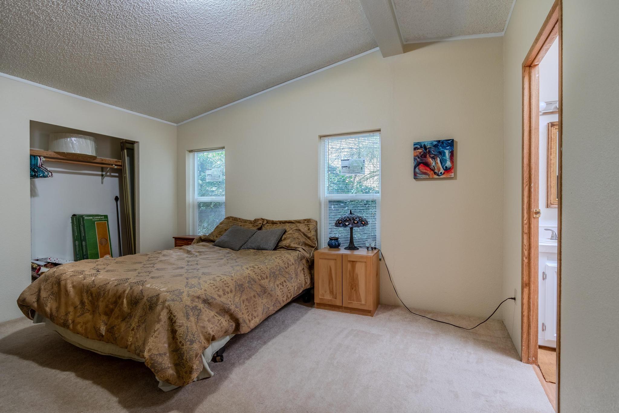 939 South Valley View Road, Unit 19 Ashland, OR 97520 - Photo 18 of 26 Main bedroom suite