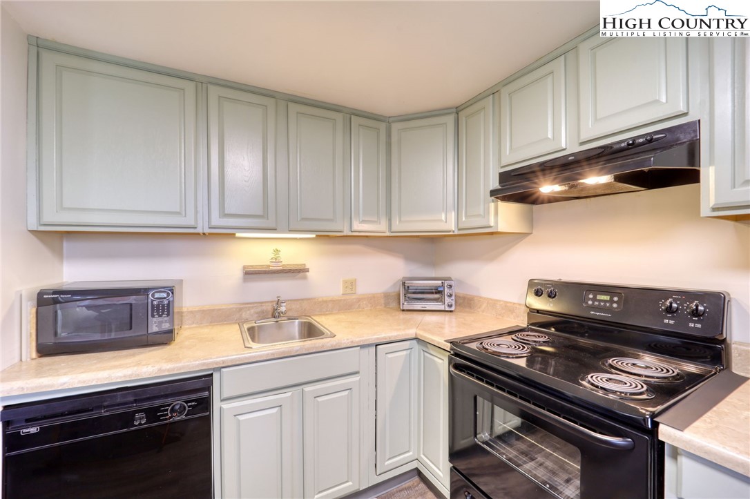 149 Slope View Road, Unit C14 Sugar Mountain, NC 28604 - Photo 8 of 23 Gallery Image 8