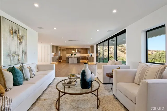 $22,500 | 17269 Luverne Place, Encino, CA 91316