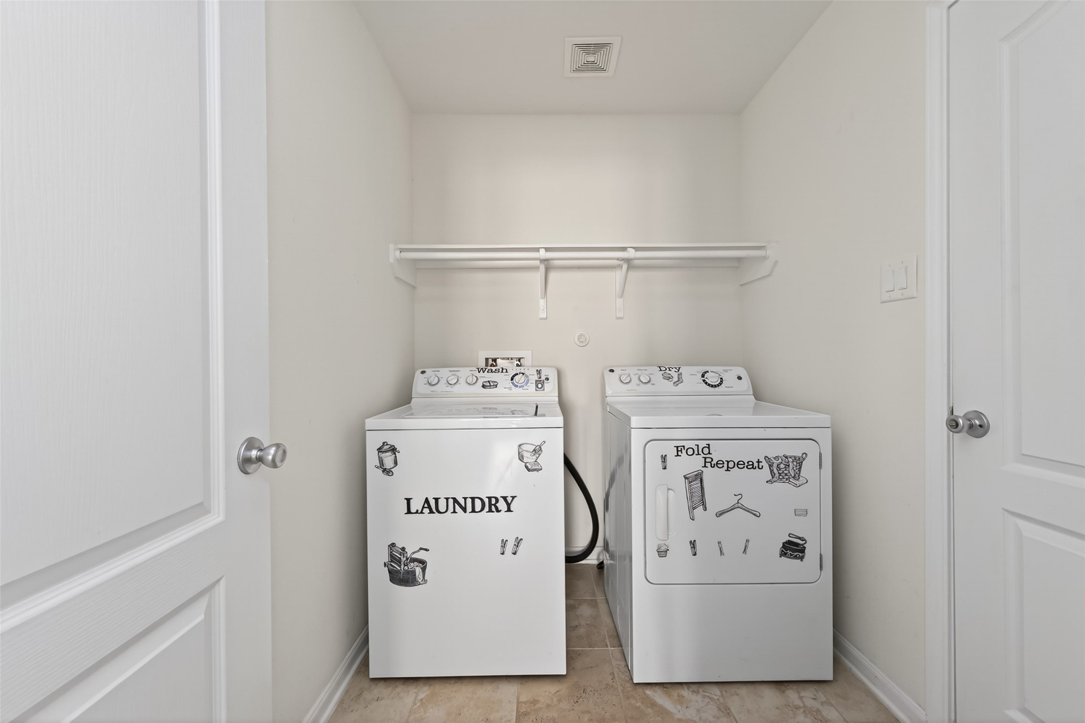 2754 Cayden Creek Way Conroe, TX 77304 - Photo 18 of 40 a utility room with dryer and washer